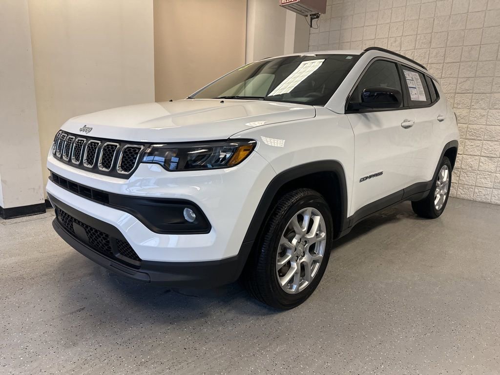 Used 2023 Jeep Compass Latitude image 36