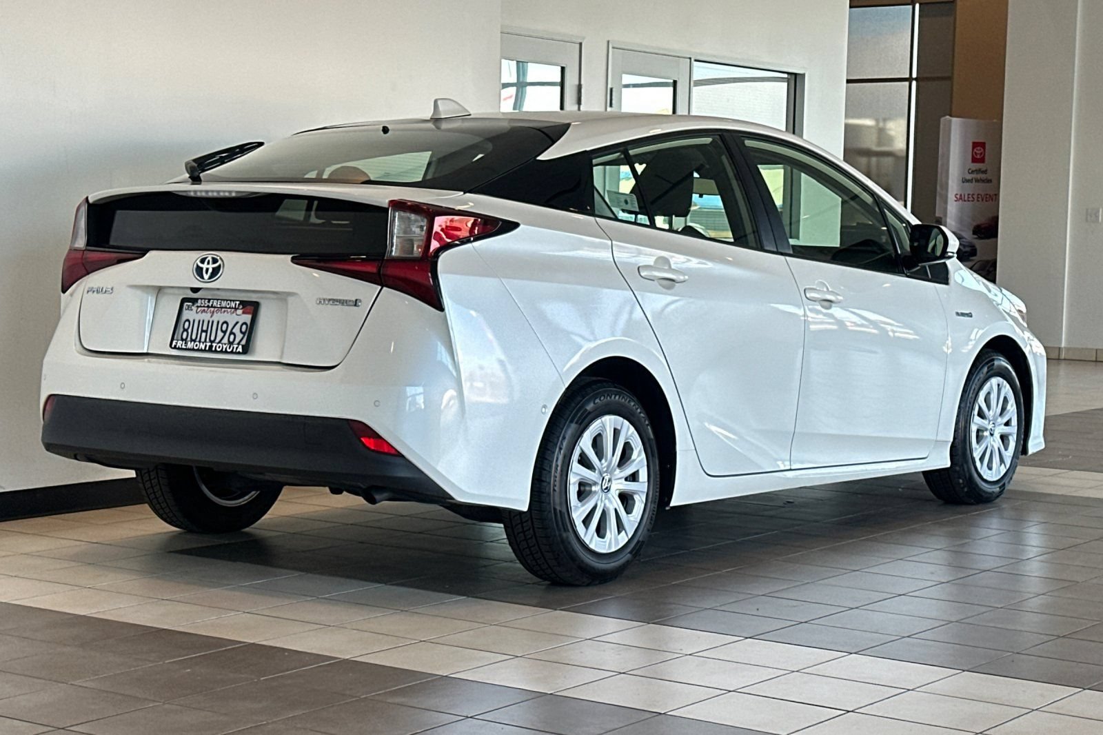 Certified 2020 Toyota Prius LE FWD image 4