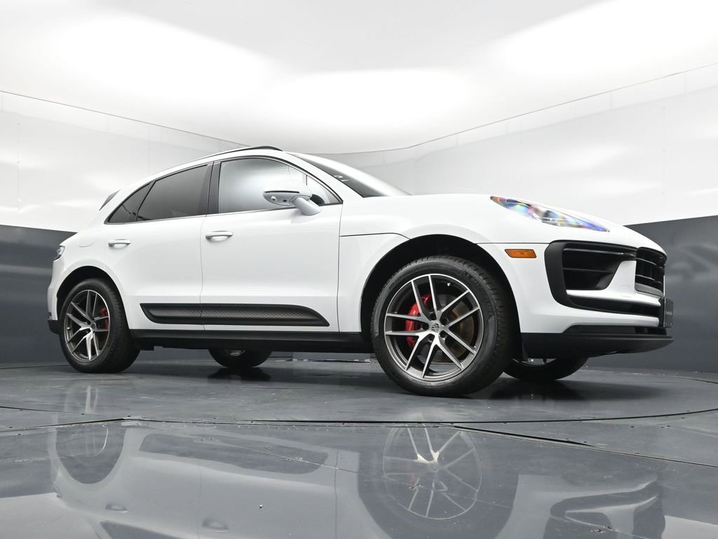 Certified 2023 Porsche Macan S AWD/4WD image 26