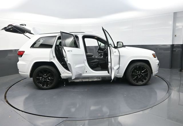 Used 2018 Jeep Grand Cherokee Altitude image 51