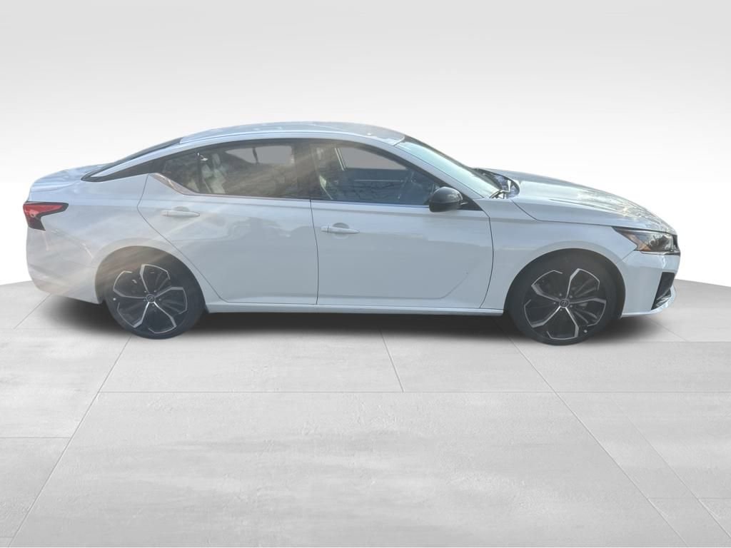 Used 2024 Nissan Altima 2.5 SR image 24