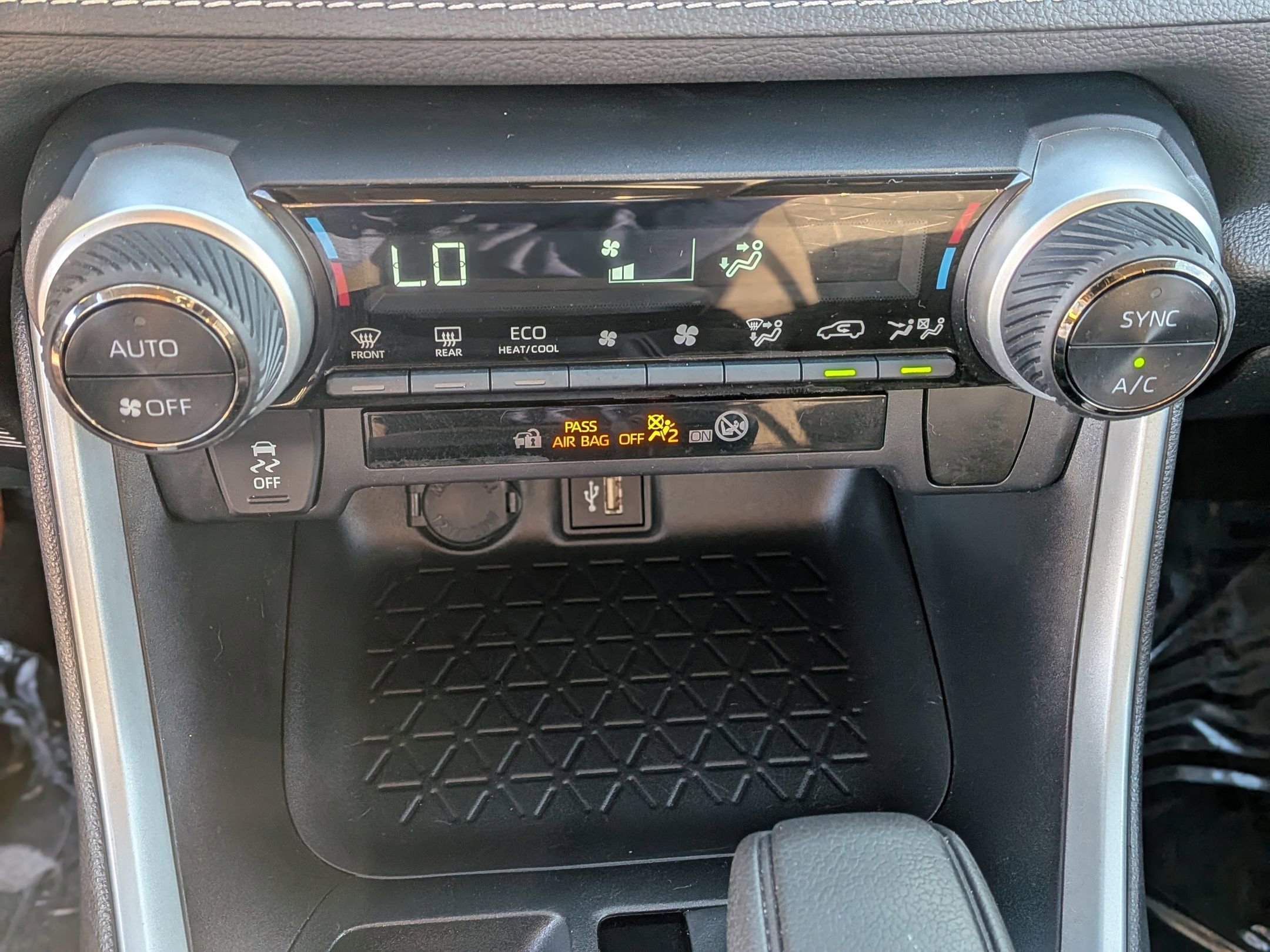 Used 2025 Toyota RAV4 XLE image 29
