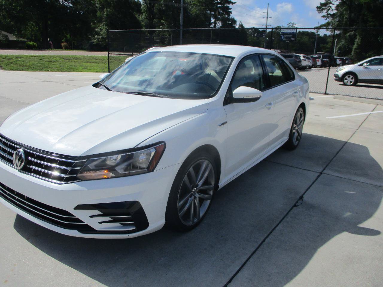 Used 2018 Volkswagen Passat 2.0T R-Line FWD image 7
