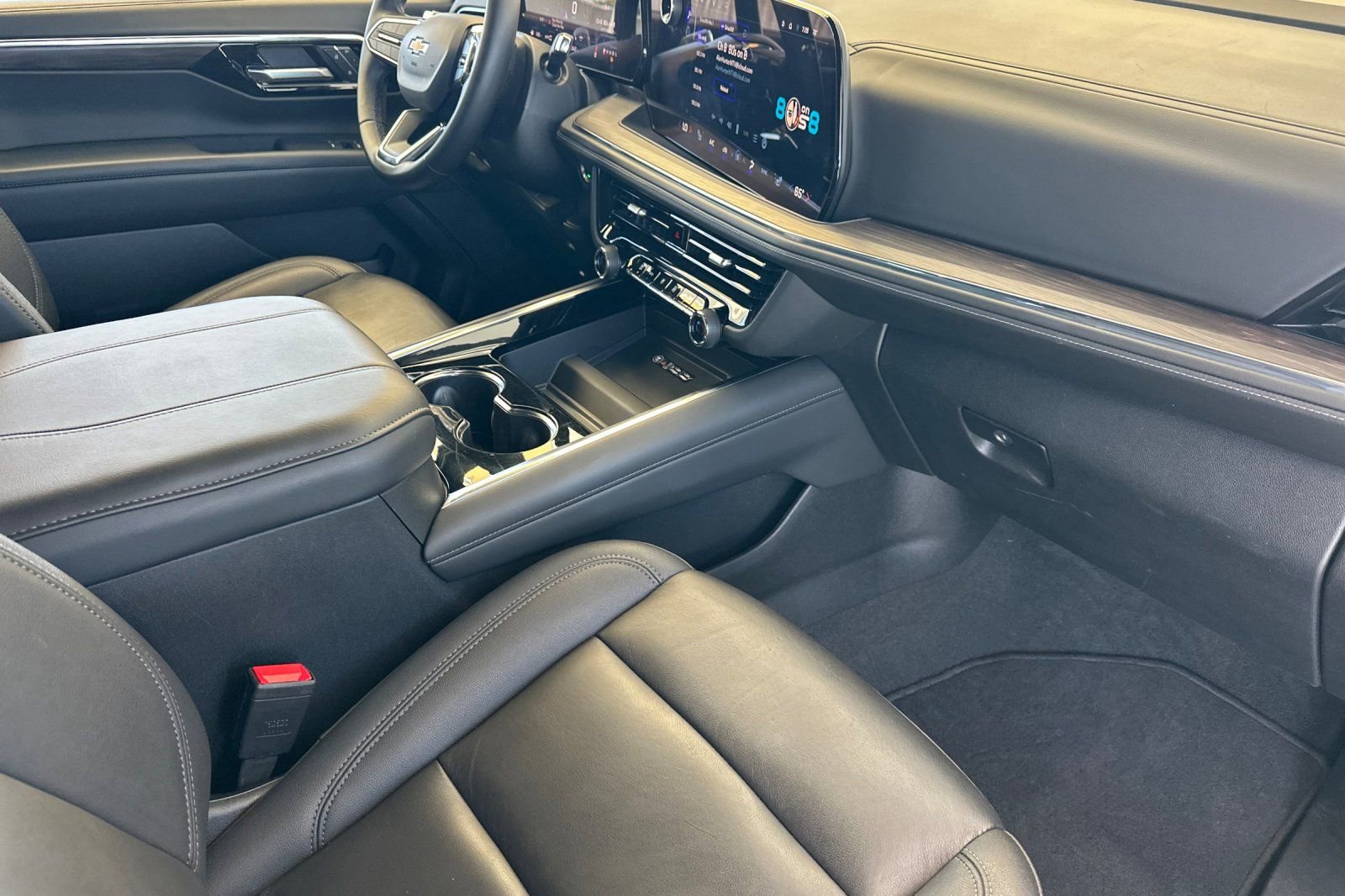 Used 2025 Chevrolet Tahoe LT AWD/4WD image 17