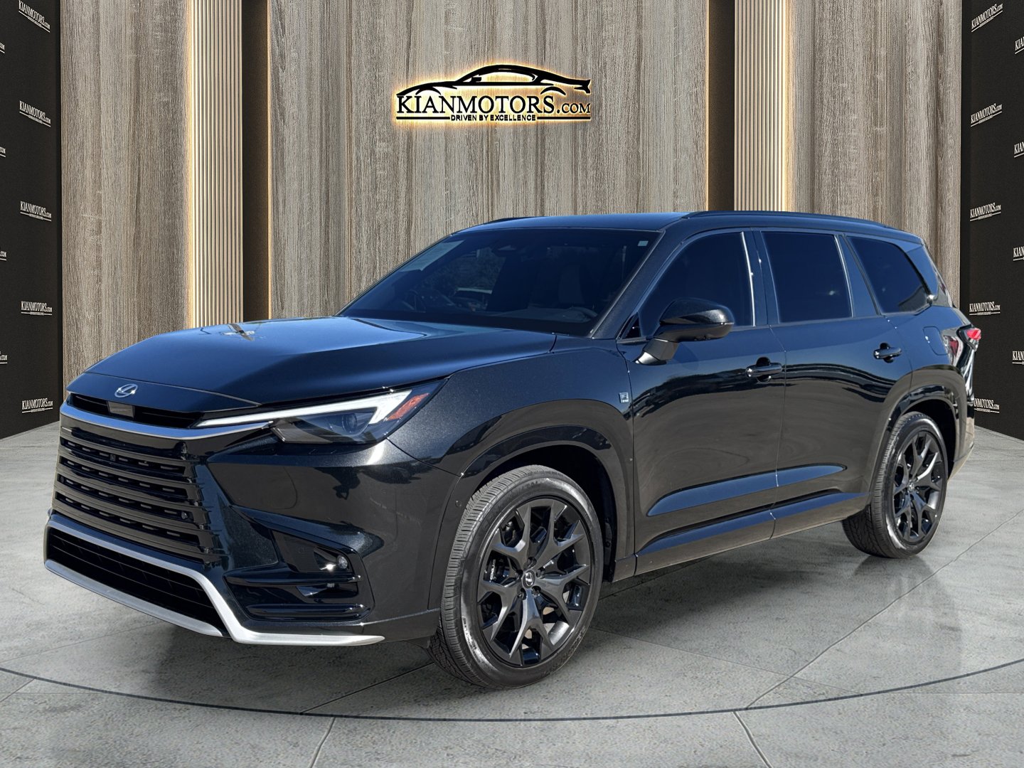 Used 2024 Lexus TX 500h AWD w/ Technology Package image 3