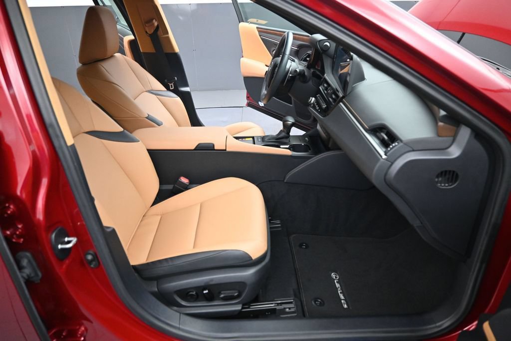 Used 2025 Lexus ES 300h w/ Premium Package FWD image 30