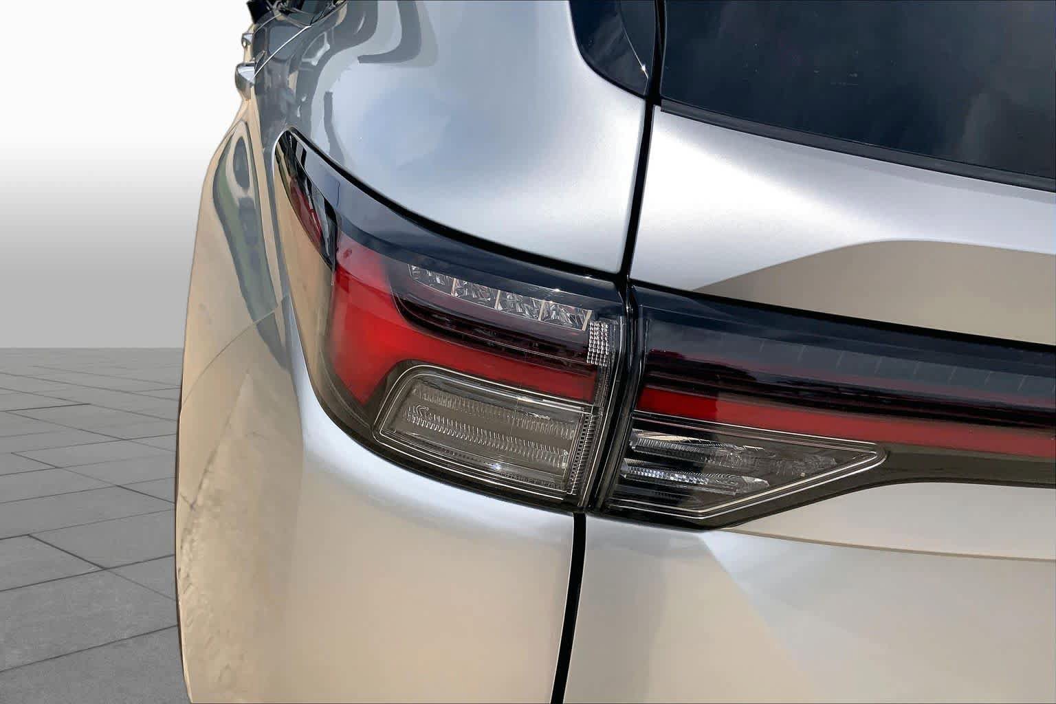 Used 2025 Mitsubishi Outlander SE FWD image 28