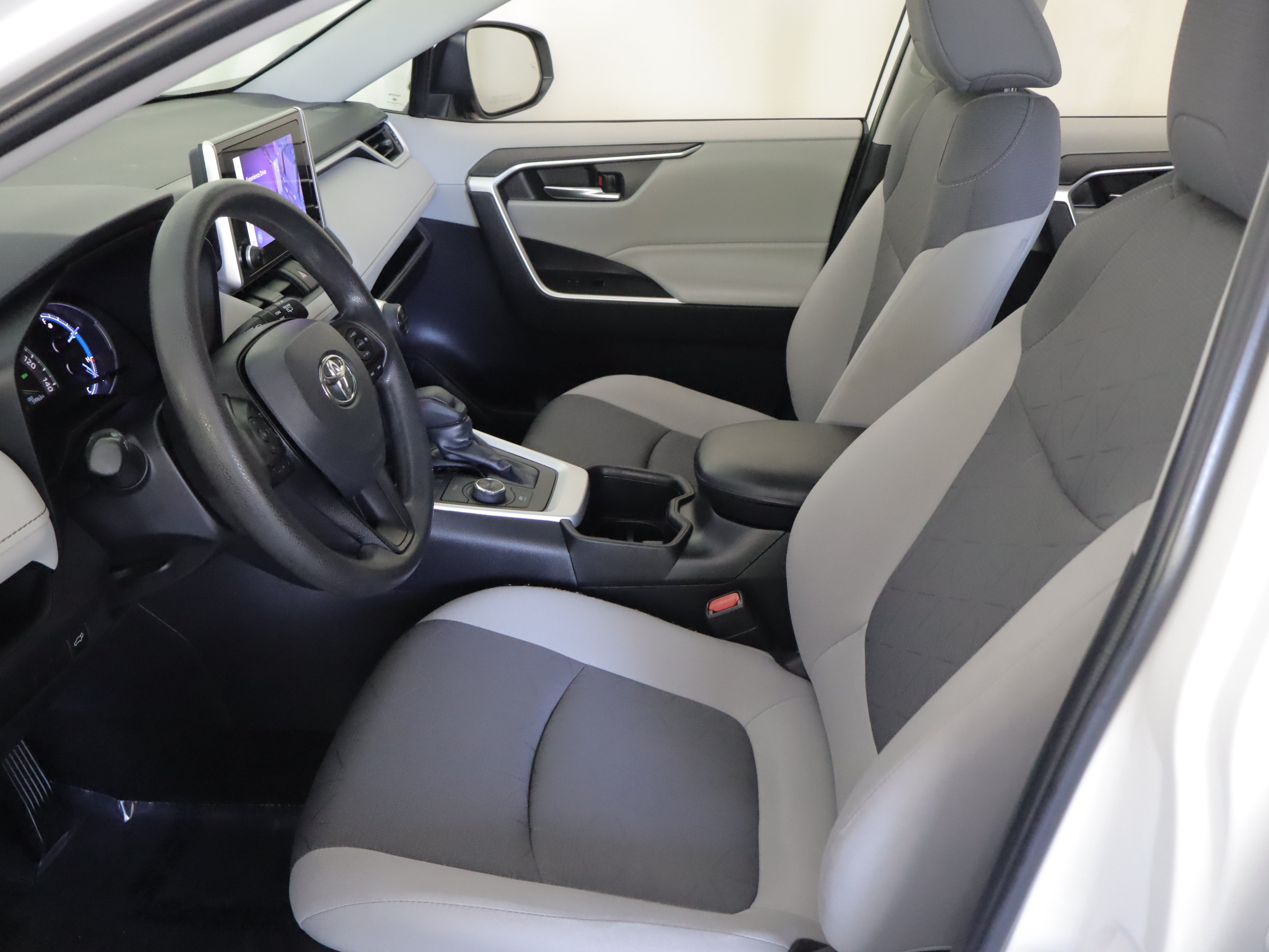 Used 2024 Toyota RAV4 XLE w/ Convenience Package AWD/4WD image 8
