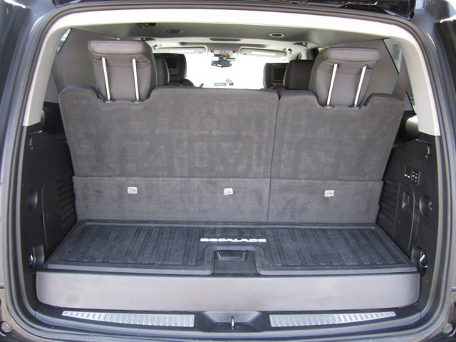 Used 2018 Cadillac Escalade Luxury w/ LPO, Radiant Package image 11