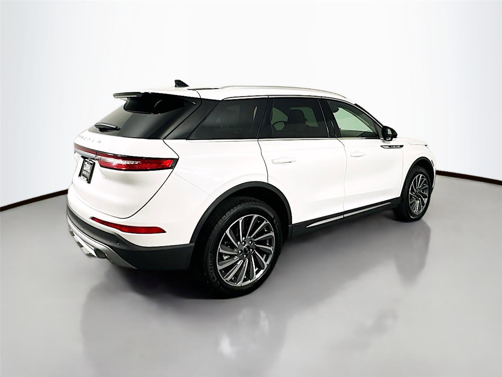 Used 2023 Lincoln Corsair Reserve image 7