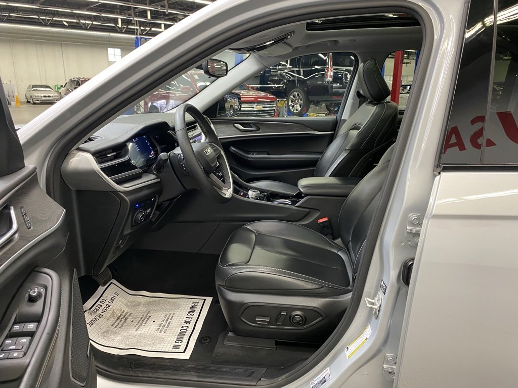 Used 2023 Jeep Grand Cherokee 4WD 4xe image 27