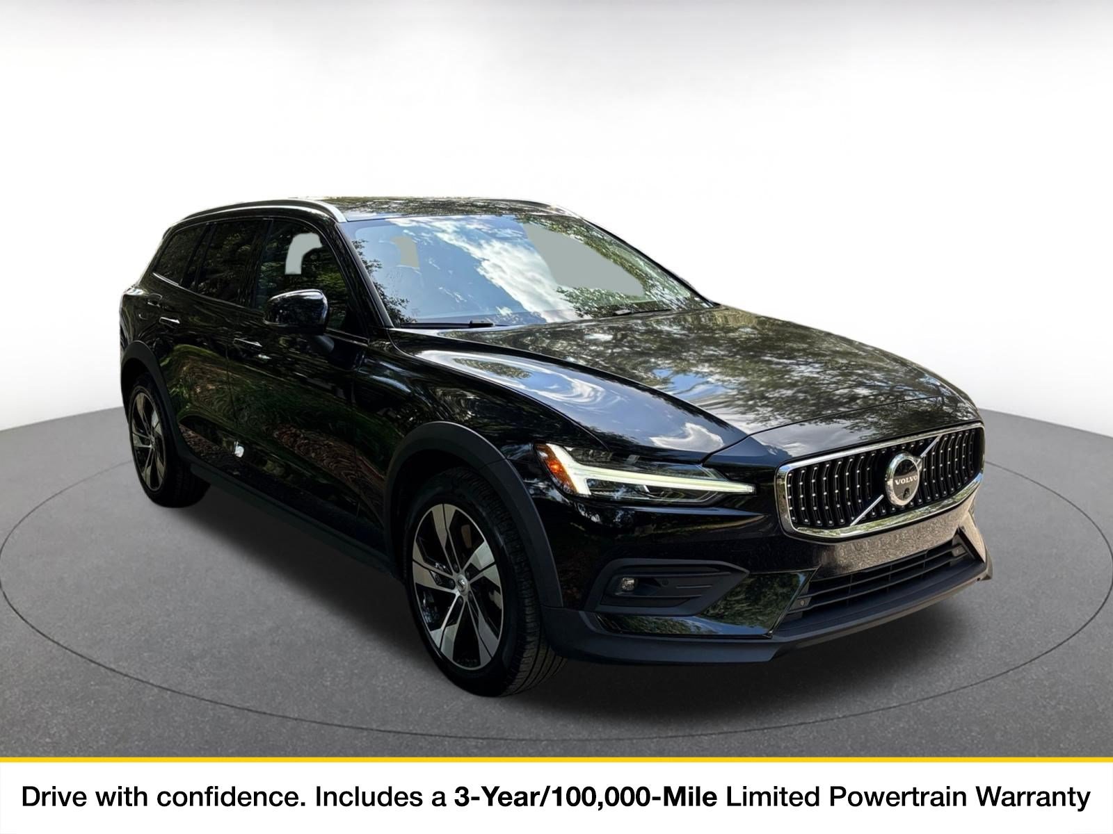 Used 2025 Volvo V60 B5 Cross Country Plus AWD/4WD image 1