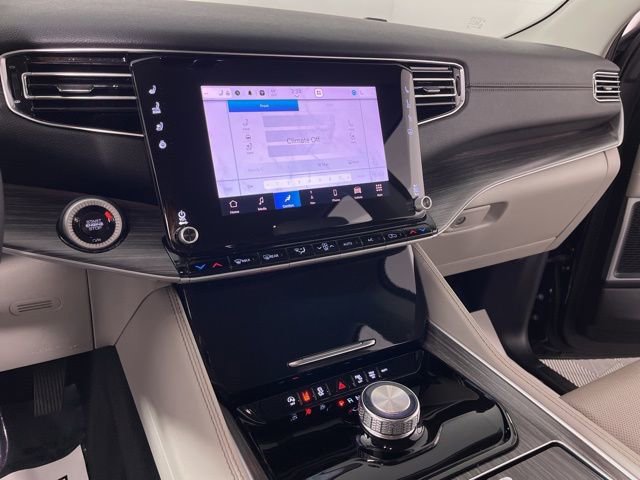 Used 2024 Jeep Wagoneer L Series II w/ Flexible Seating Group image 25