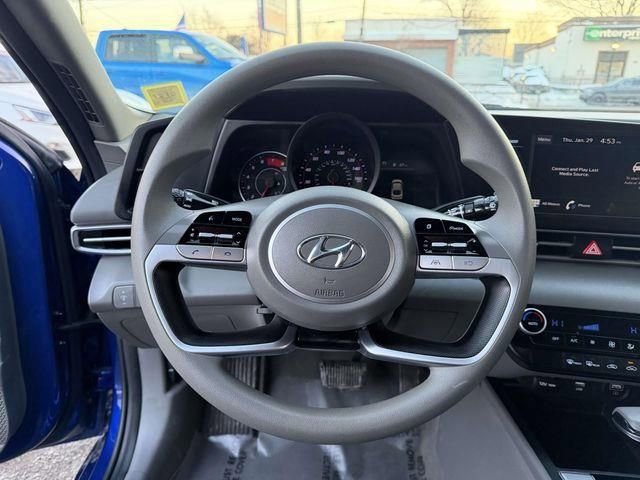 Used 2021 Hyundai Elantra SEL image 30