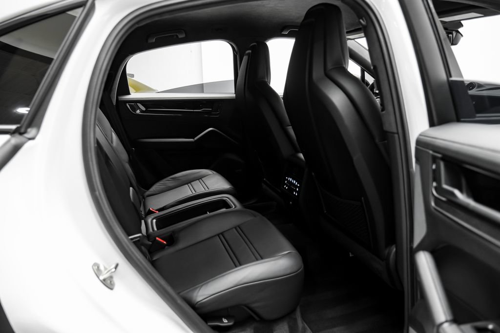 Used 2024 Porsche Cayenne Turbo GT AWD/4WD image 41