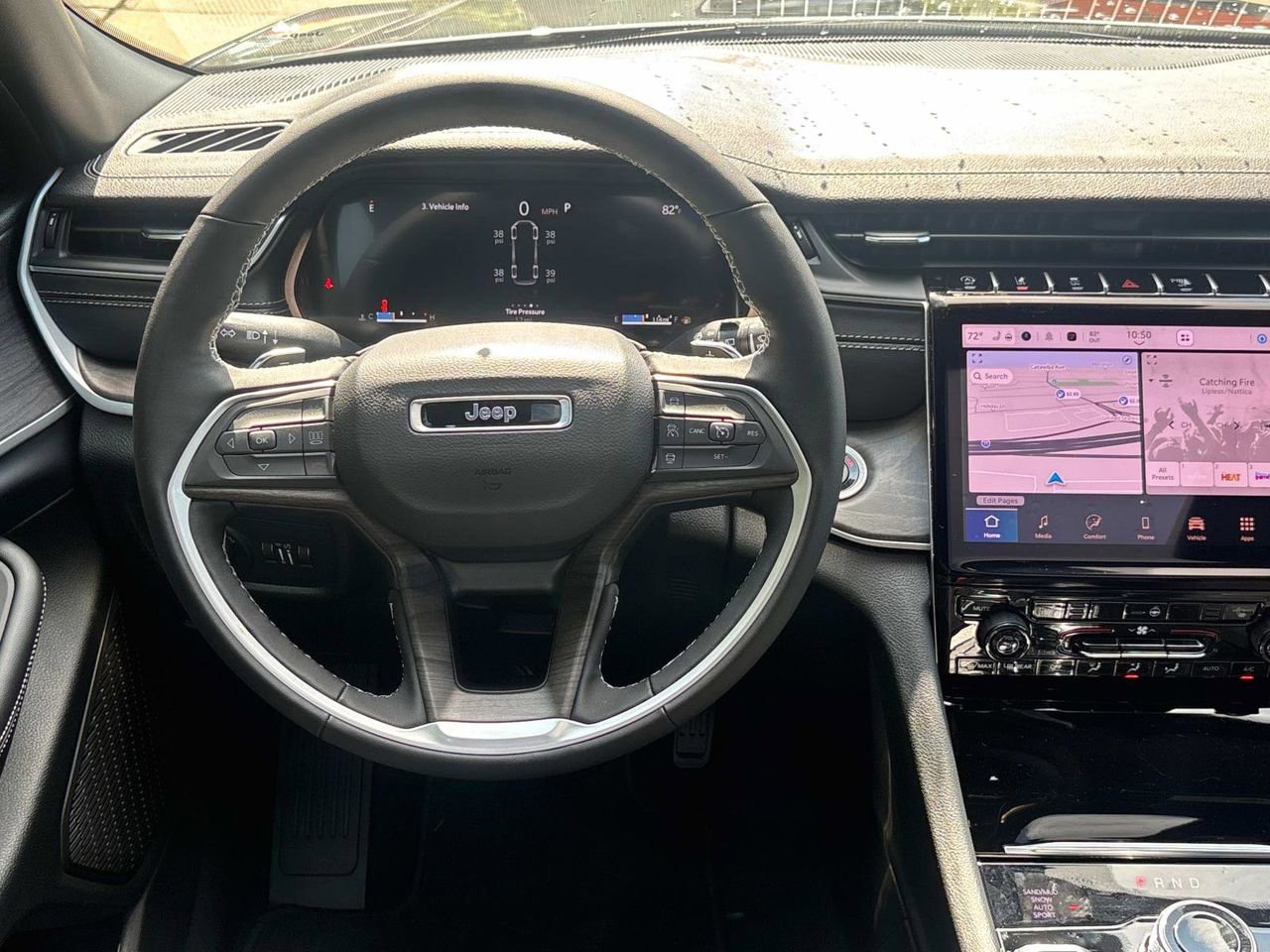 New 2025 Jeep Grand Cherokee Limited w/ Luxury Tech Group II AWD/4WD image 10