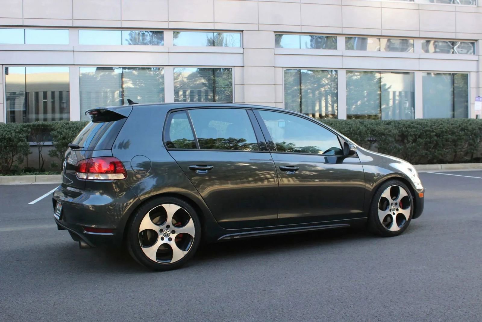 Used 2010 Volkswagen GTI 4-Door FWD image 7