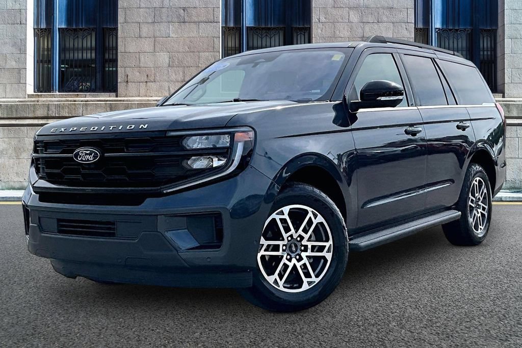 Certified 2025 Ford Expedition Active AWD/4WD image 2