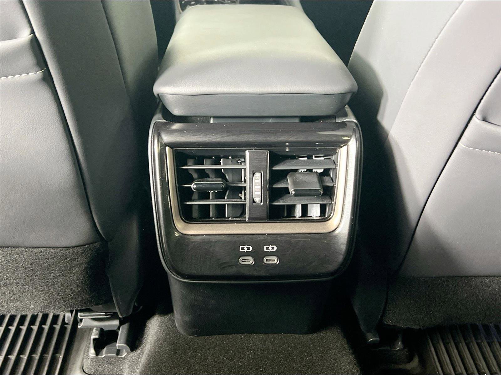 Used 2025 Toyota Crown Signia w/ Advanced Technology Package image 24