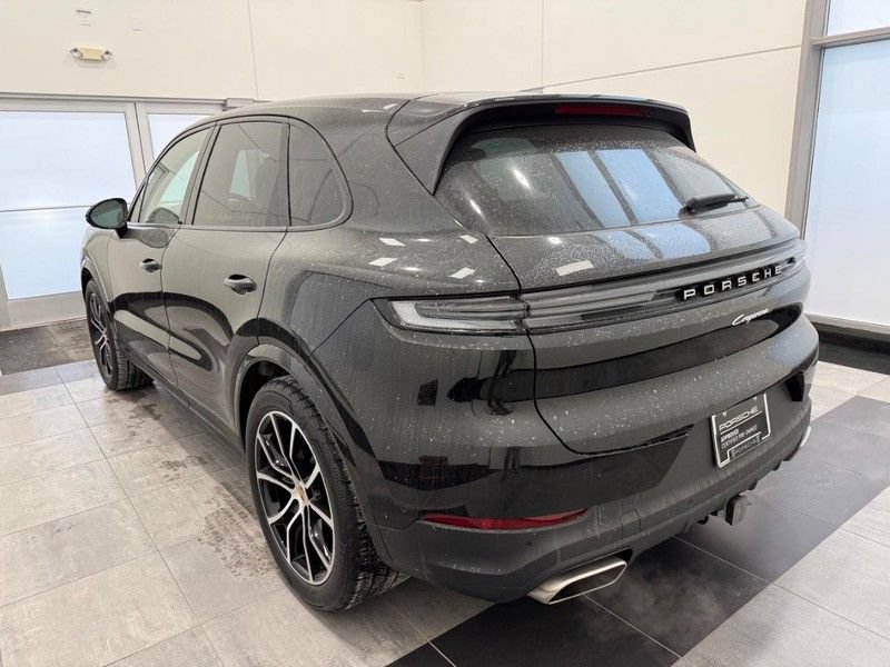 Certified 2025 Porsche Cayenne AWD/4WD image 3