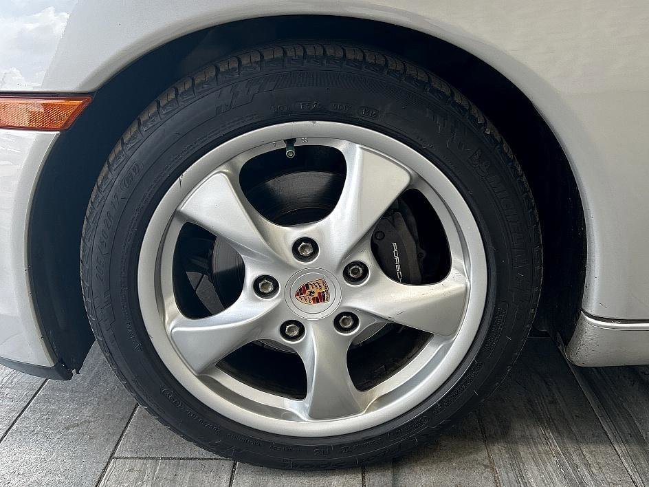 Used 2001 Porsche Boxster 2dr Roadster 5-Spd Manual image 12