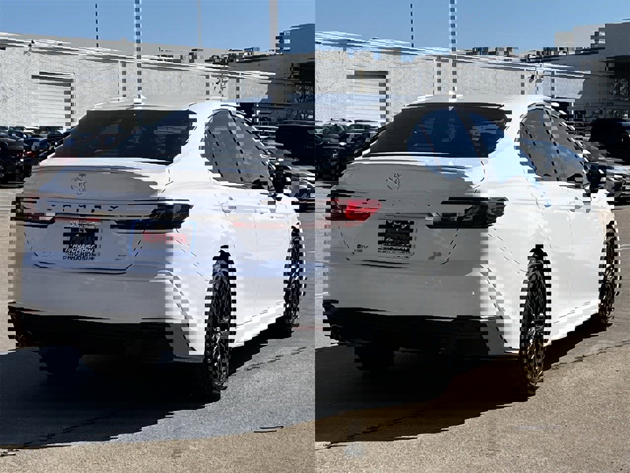 Used 2025 Toyota Camry SE image 4