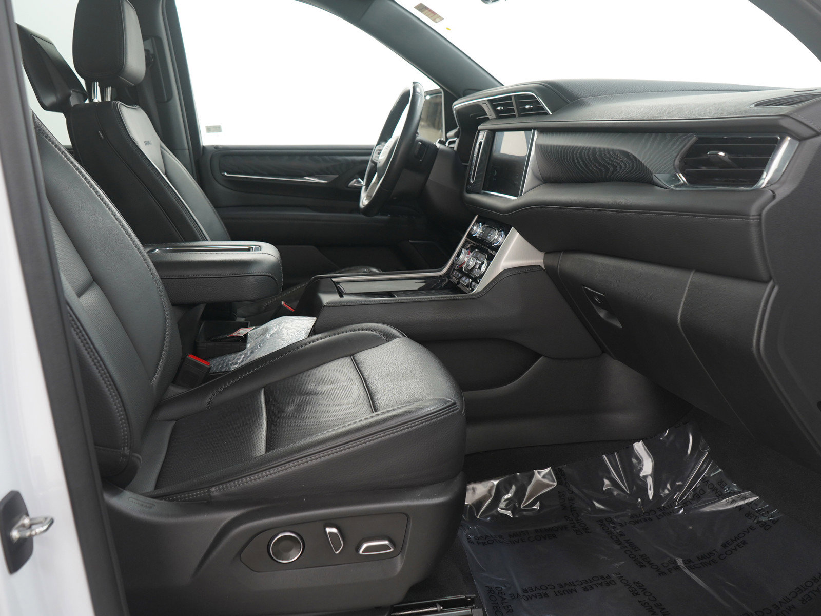 Used 2023 GMC Yukon Denali w/ Denali Reserve Package image 14