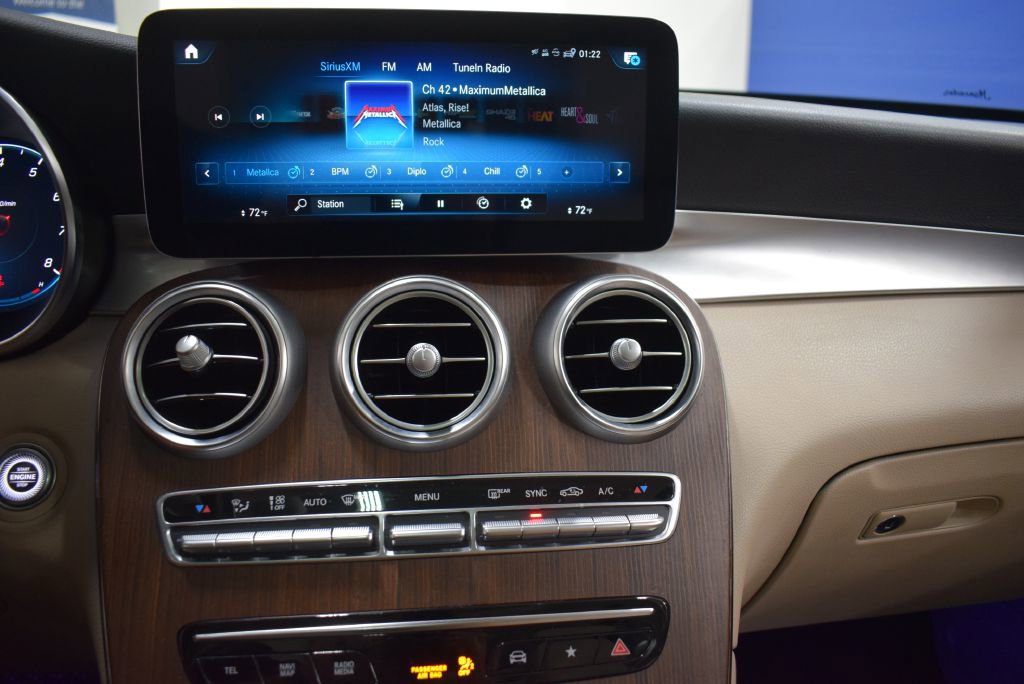Used 2021 Mercedes-Benz GLC 300 4MATIC w/ Premium Package image 24