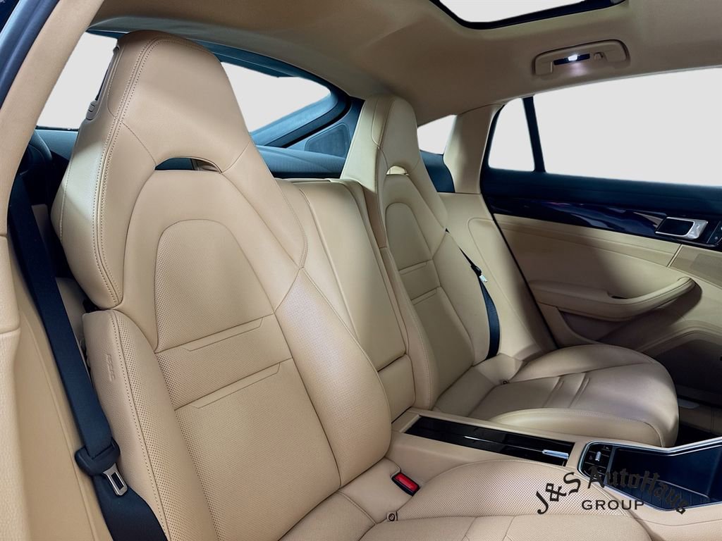 Used 2023 Porsche Panamera 4 image 34
