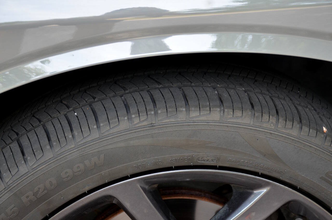 Used 2019 Dodge Challenger SXT w/ Blacktop Package RWD image 11