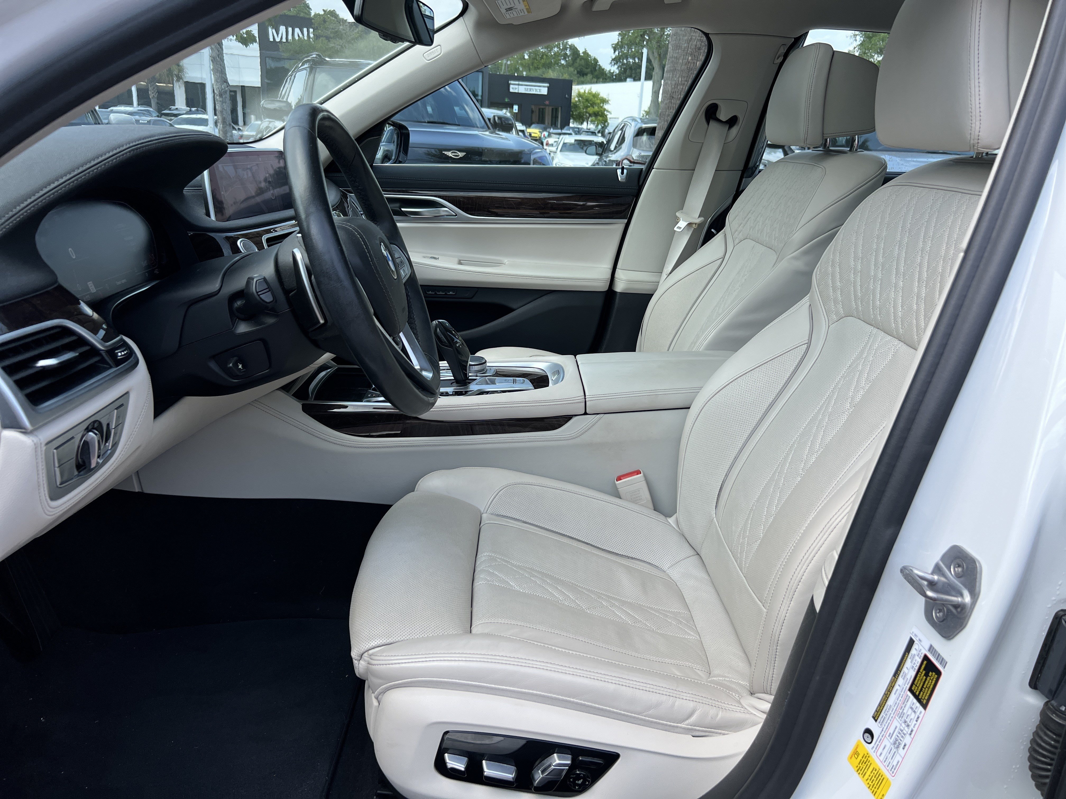 Used 2020 BMW 740i w/ Premium Package RWD image 16