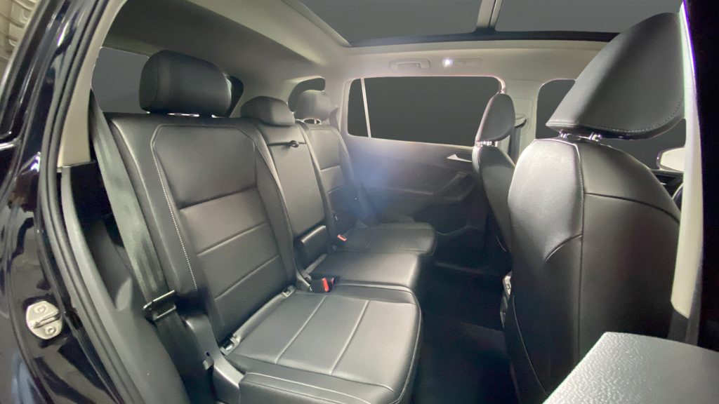 Used 2019 Volkswagen Tiguan SE w/ Panoramic Sunroof Package AWD/4WD image 25