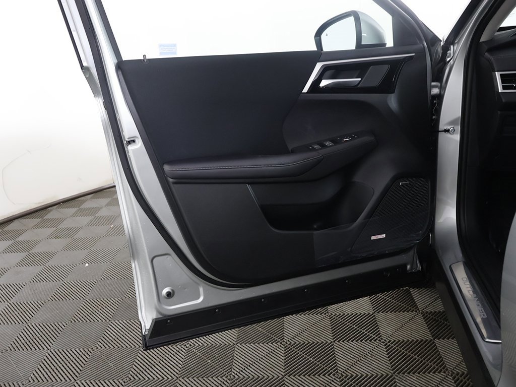 New 2026 Mitsubishi Outlander ES image 21