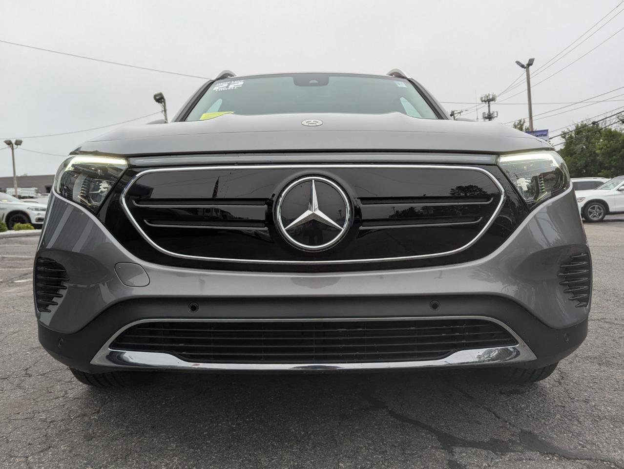 Used 2022 Mercedes-Benz EQB 300 4MATIC image 4