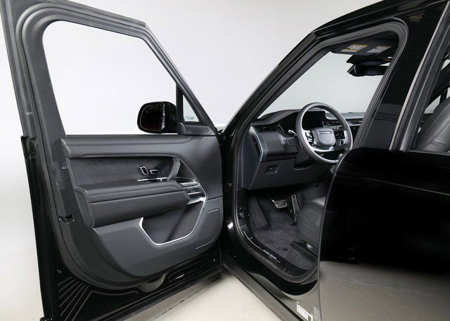 New 2025 Land Rover Range Rover SE image 19
