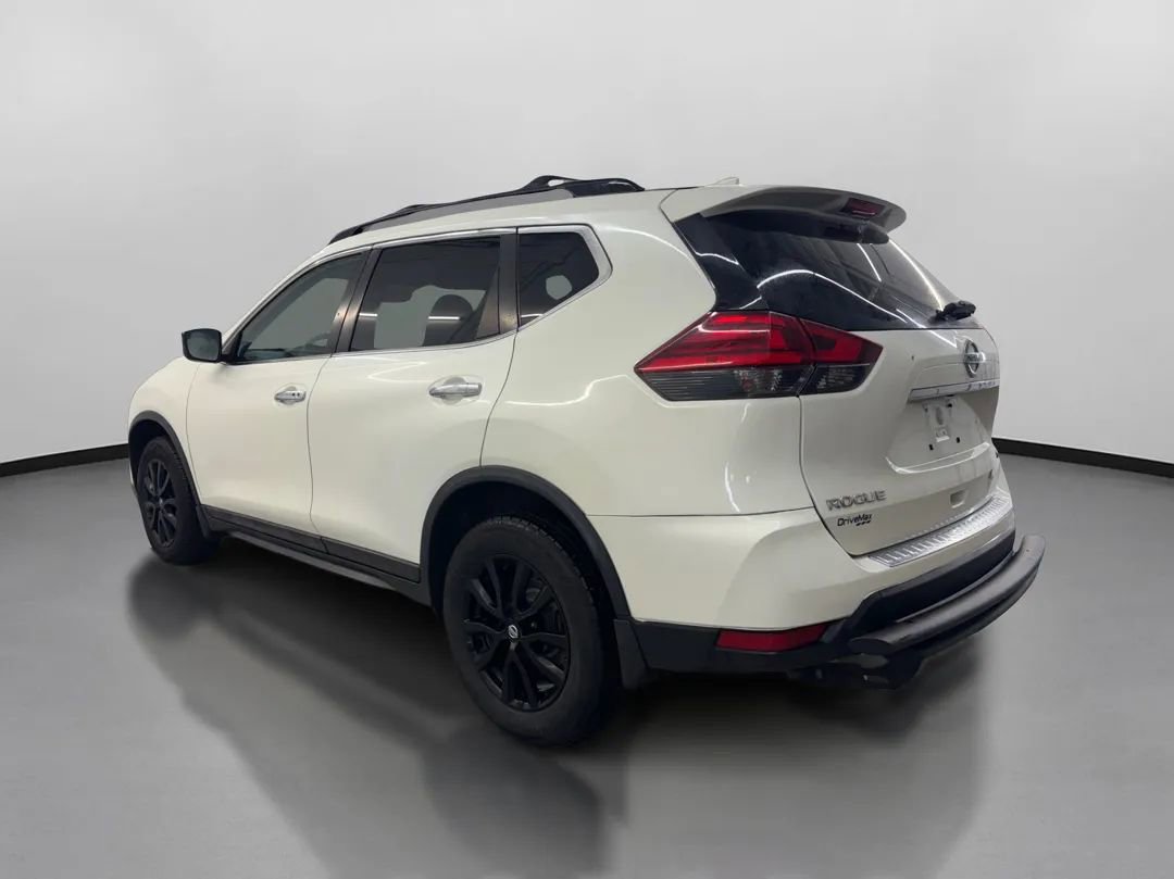 Used 2017 Nissan Rogue SV w/ Midnight Edition Package image 7
