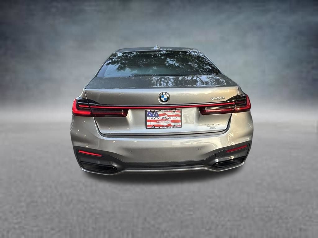 Used 2022 BMW 740i w/ M Sport Package RWD image 5