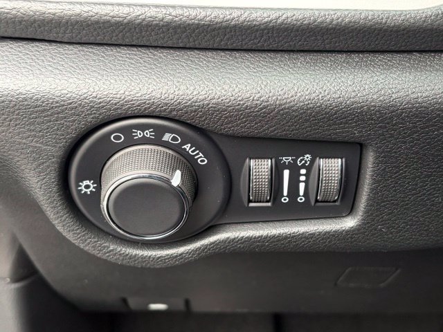 New 2027 Chrysler Pacifica Limited w/ Family Tech Group AWD/4WD image 26