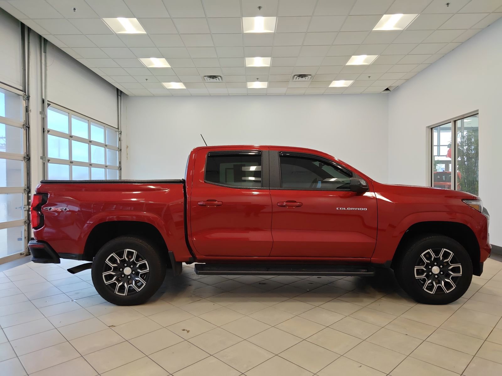 Used 2023 Chevrolet Colorado LT w/ LT Convenience Package III image 2