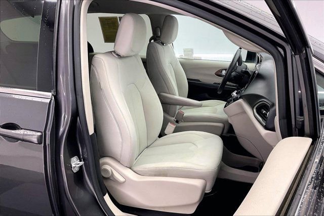 Used 2017 Chrysler Pacifica LX image 6
