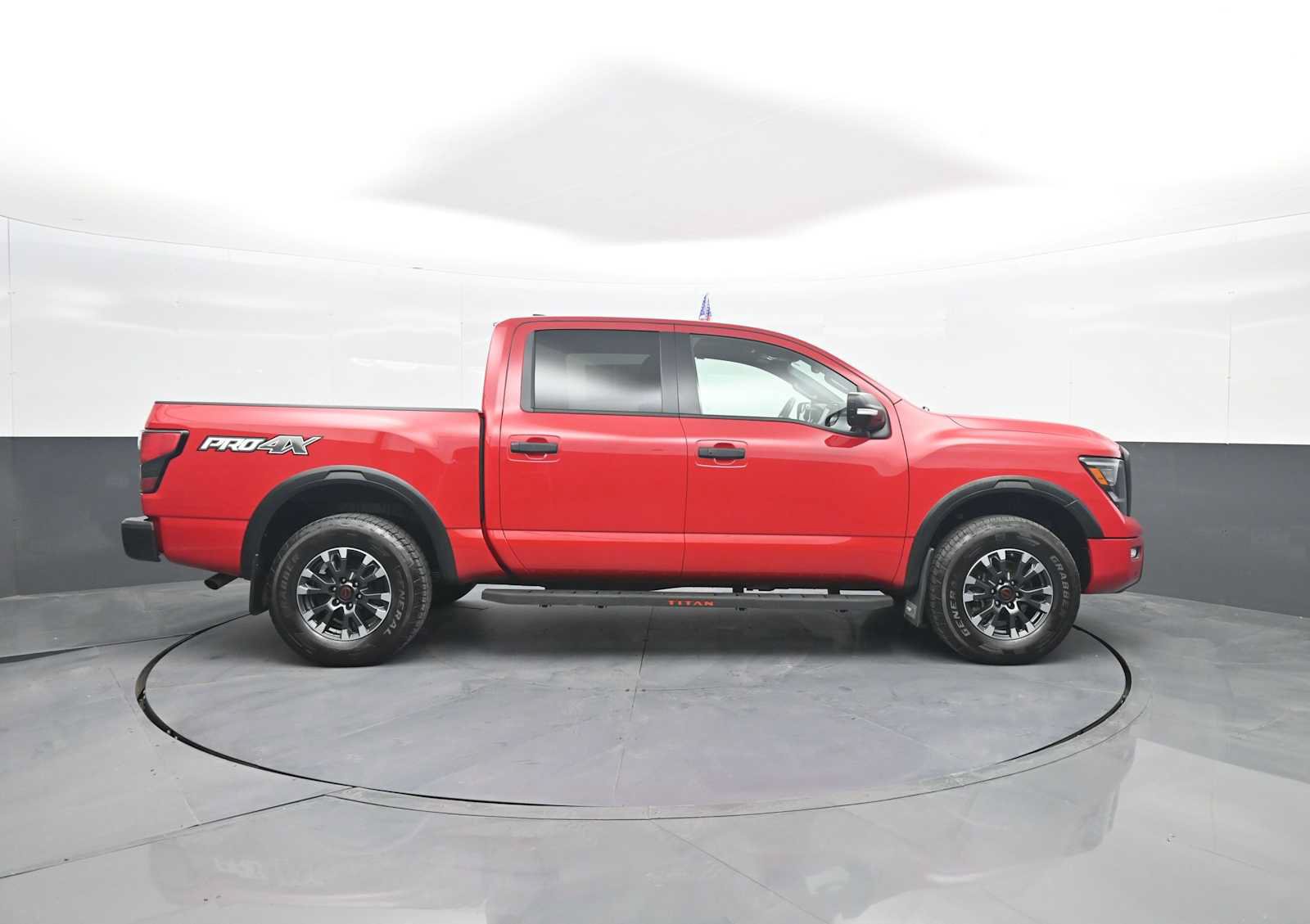 Used 2024 Nissan Titan PRO-4X w/ Pro-4x Convenience Package AWD/4WD image 9