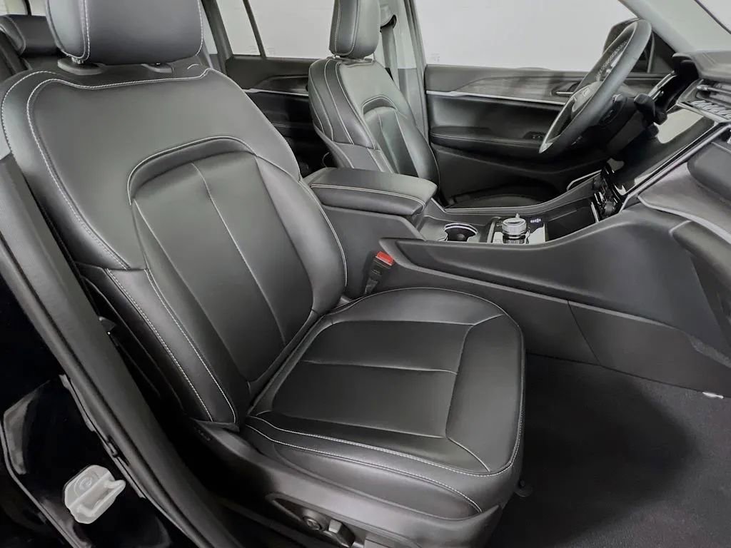 Used 2023 Jeep Grand Cherokee 4WD 4xe image 30