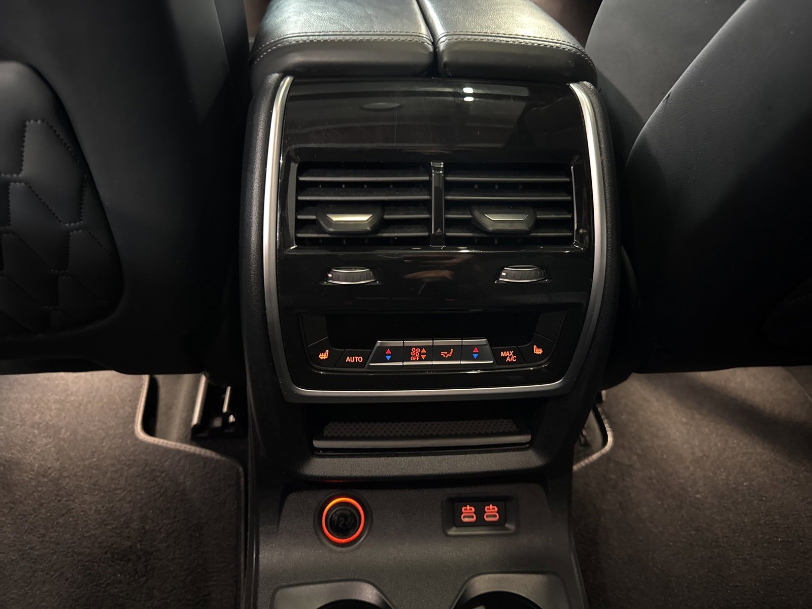 Used 2023 BMW X7 M60i w/ Executive Package image 27