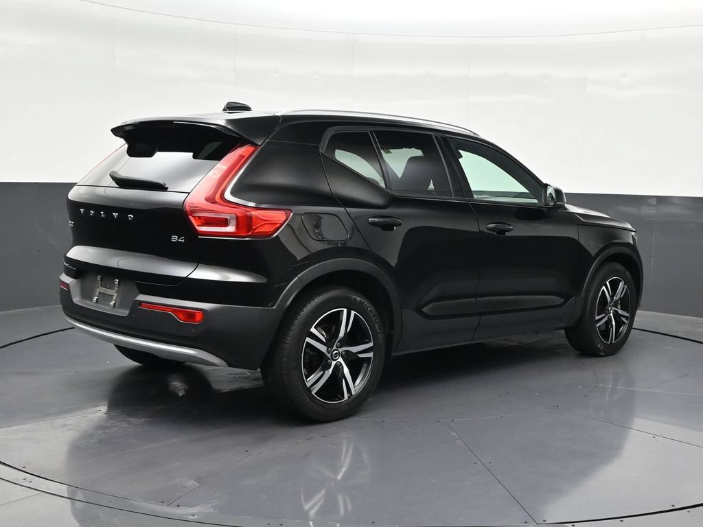 Used 2023 Volvo XC40 B4 Core FWD image 6