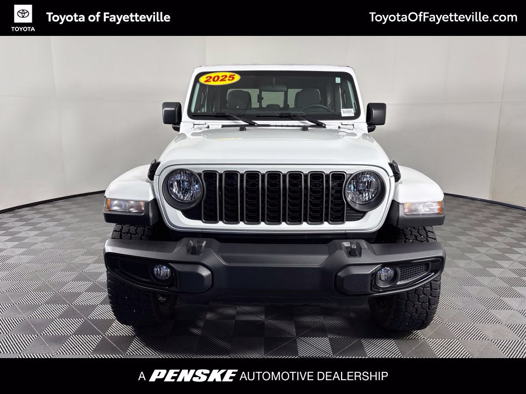 Used 2025 Jeep Gladiator Sport AWD/4WD image 15