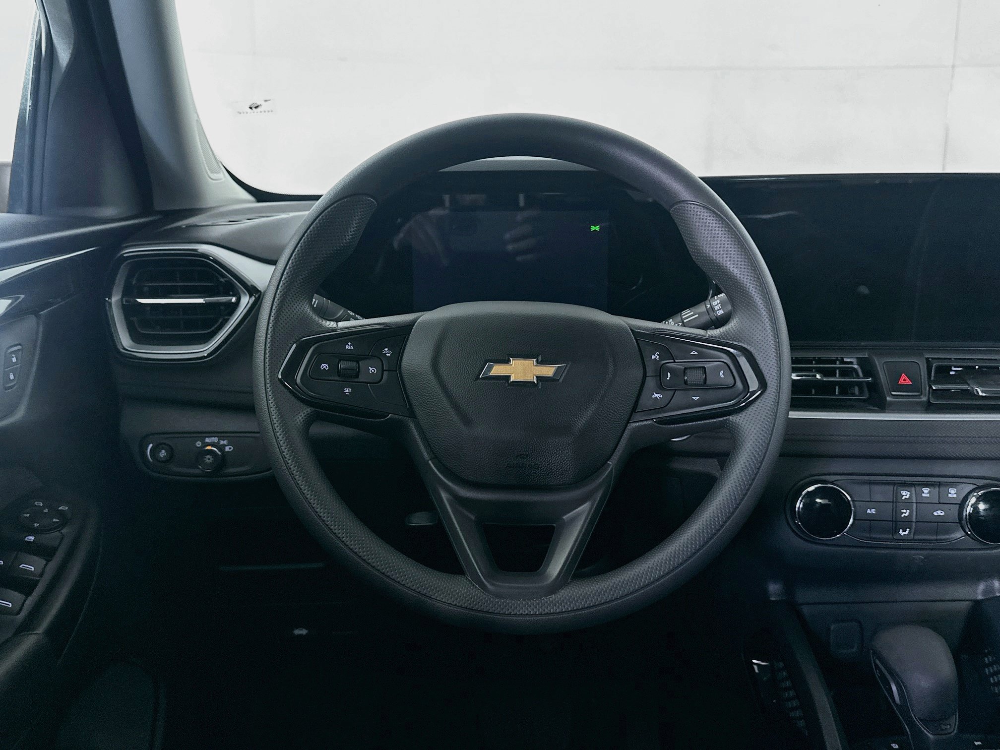 Used 2024 Chevrolet TrailBlazer LS w/ LS Convenience Package FWD image 18