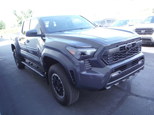 Used 2025 Toyota Tacoma TRD Off-Road AWD/4WD image 9
