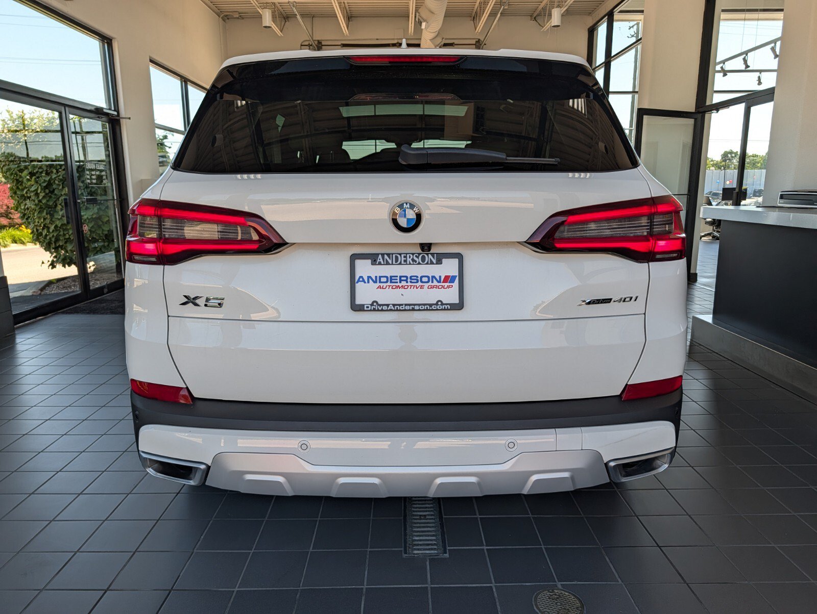 Used 2021 BMW X5 xDrive40i w/ Premium Package AWD/4WD image 3