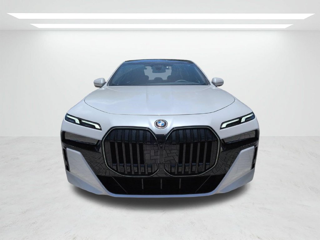 New 2026 BMW 750e xDrive AWD/4WD image 9