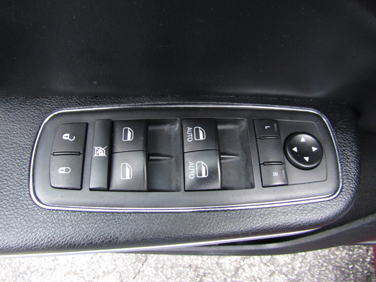 Used 2020 Dodge Charger SXT w/ Leather Interior Group image 11